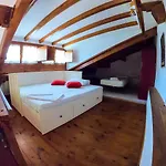 La Wave Surf House & School Somo