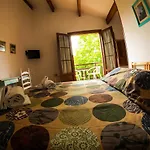 La Wave Surf House & School