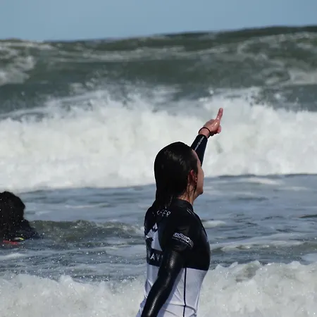 La Wave Surf House & School