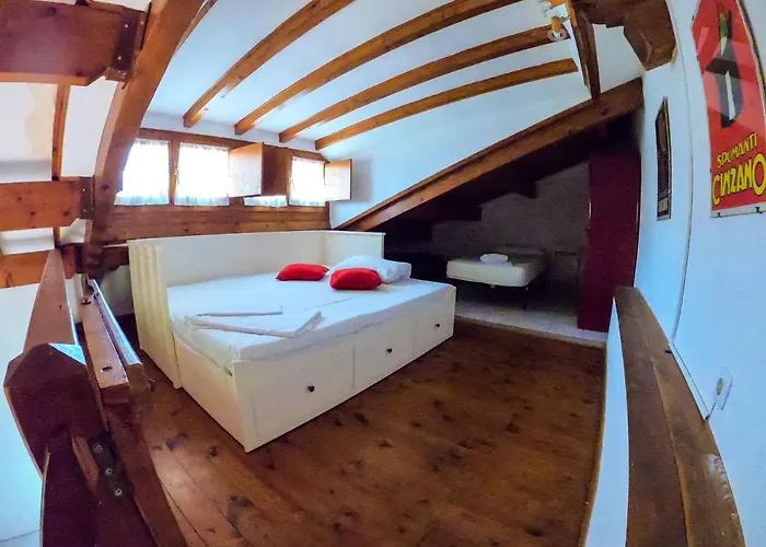 La Wave Surf House & School 擞莫