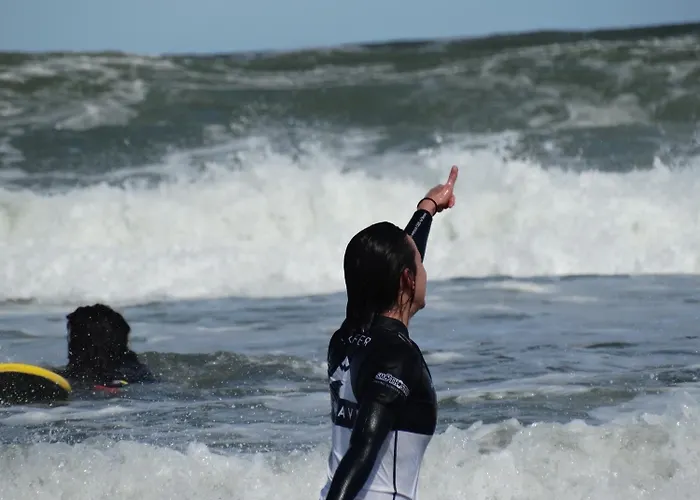 La Wave Surf House & School