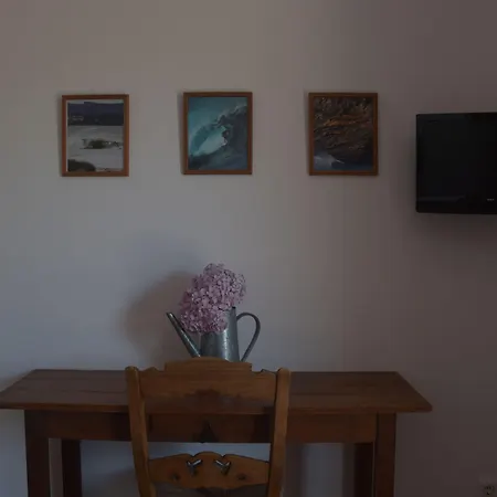 La Wave Surf House & School