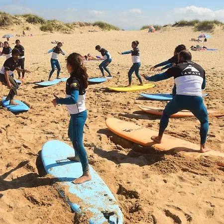 La Wave Surf House & School