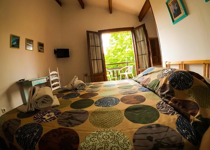 La Wave Surf House & School