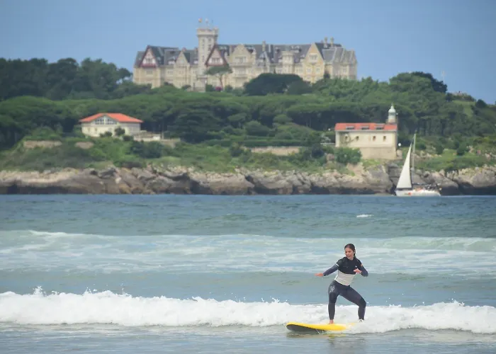 Zajazd La Wave Surf House & School Somo