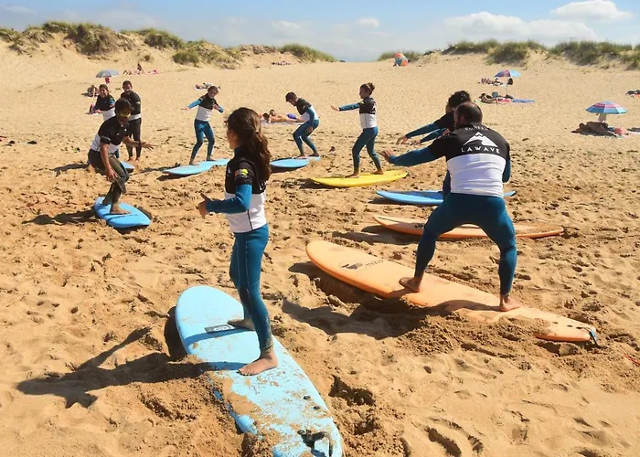 La Wave Surf House & School